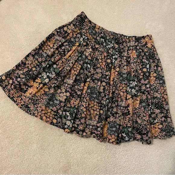 American Eagle floral mini skirt-small like new - Picture 2 of 8